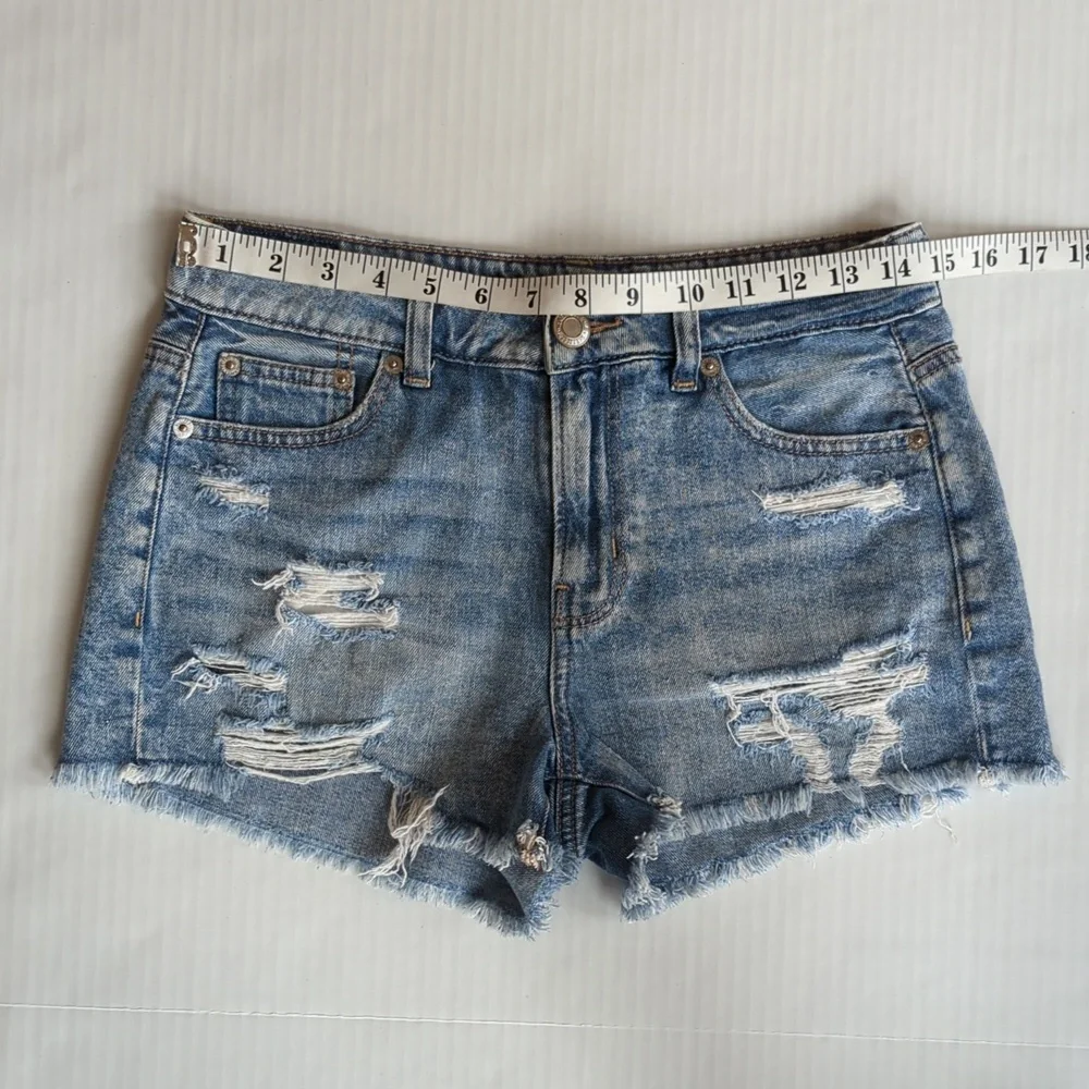 AEO Distressed Tom Girl Shortie Ripped Distressed Frayed Jean Shorts 2 Blue - Picture 13 of 15